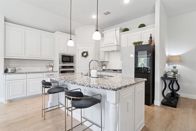 326 W Autumn Hill Bluff, Lavon, TX 75166