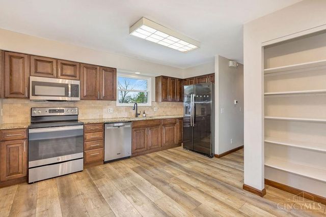 9301 Sunderland Way, West Chester, OH 45069