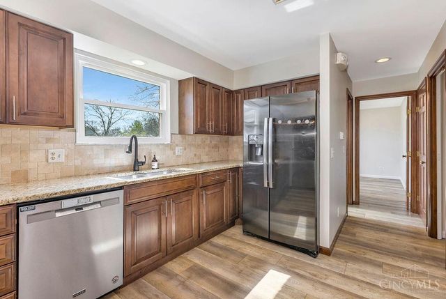 9301 Sunderland Way, West Chester, OH 45069