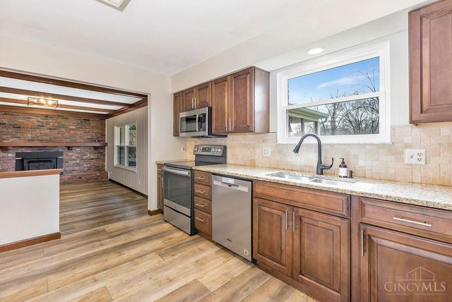 9301 Sunderland Way, West Chester, OH 45069