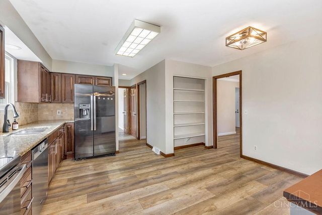 9301 Sunderland Way, West Chester, OH 45069