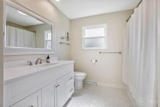 9301 Sunderland Way, West Chester, OH 45069