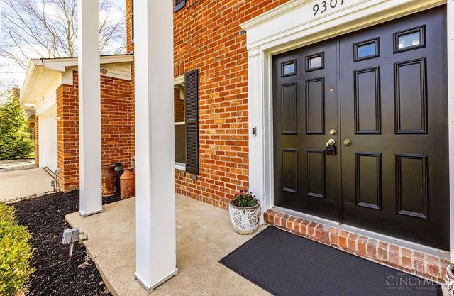 9301 Sunderland Way, West Chester, OH 45069