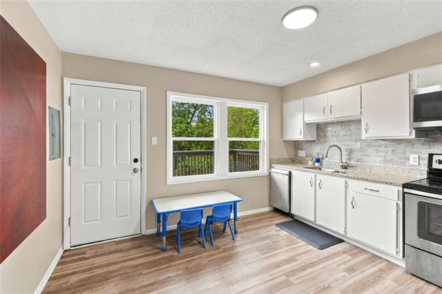 11810 W 79TH Street, Lenexa, KS 66214