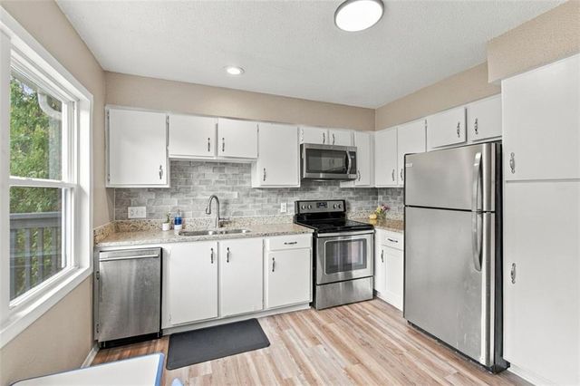 11810 W 79TH Street, Lenexa, KS 66214