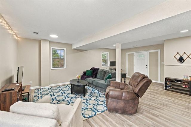 11810 W 79TH Street, Lenexa, KS 66214