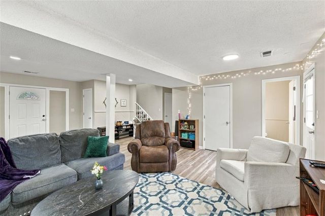 11810 W 79TH Street, Lenexa, KS 66214