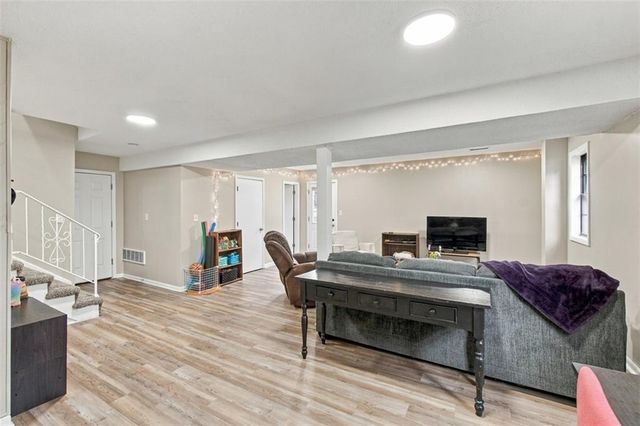 11810 W 79TH Street, Lenexa, KS 66214