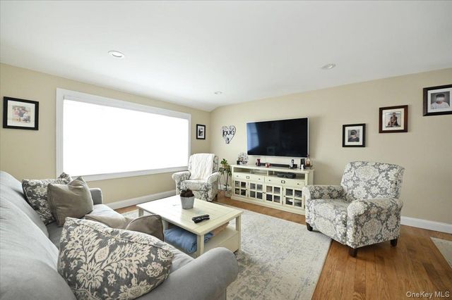 62 S Bay Avenue, Massapequa, NY 11758