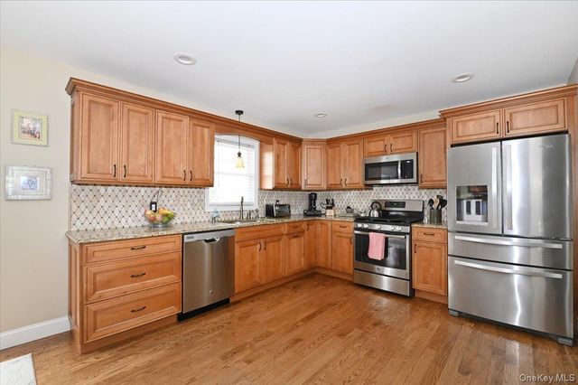 62 S Bay Avenue, Massapequa, NY 11758