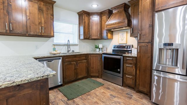 904 Meadowlark Lane, Granbury, TX 76048