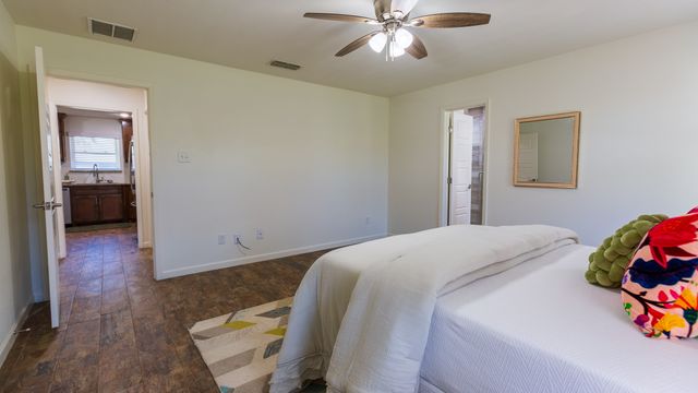 904 Meadowlark Lane, Granbury, TX 76048