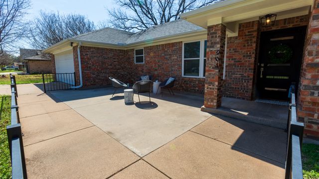 904 Meadowlark Lane, Granbury, TX 76048