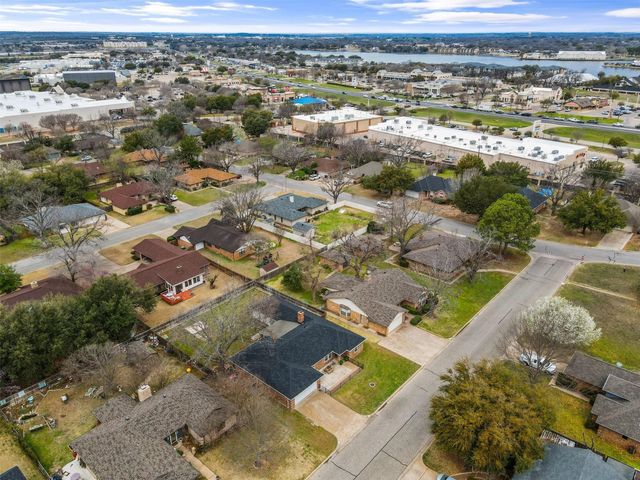 904 Meadowlark Lane, Granbury, TX 76048