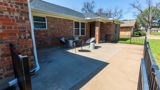904 Meadowlark Lane, Granbury, TX 76048