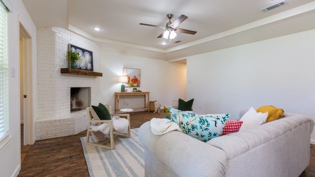 904 Meadowlark Lane, Granbury, TX 76048