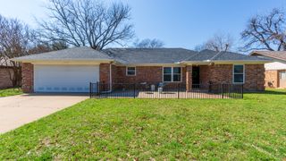 904 Meadowlark Lane, Granbury, TX 76048