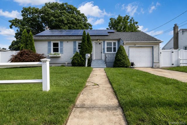 132 48th Street, Lindenhurst, NY 11757