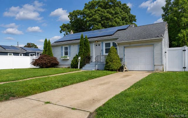 132 48th Street, Lindenhurst, NY 11757