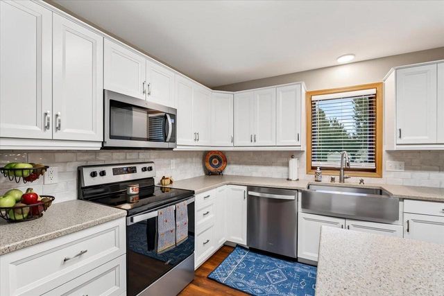 509 Meadow View Lane, Deforest, WI 53532