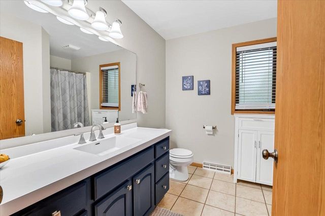 509 Meadow View Lane, Deforest, WI 53532
