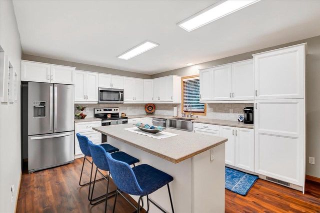 509 Meadow View Lane, Deforest, WI 53532