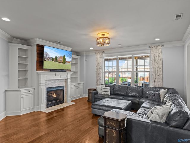 107 Meadowglen Drive NW, Madison, AL 35757