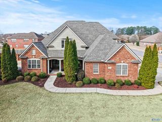 107 Meadowglen Drive NW, Madison, AL 35757