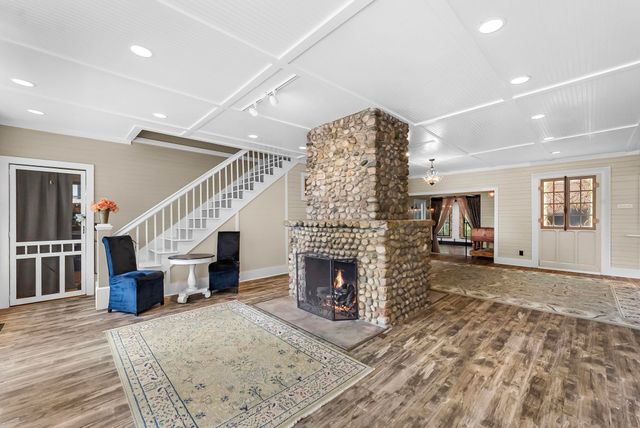 201 N Mill Street, Northport, MI 49670