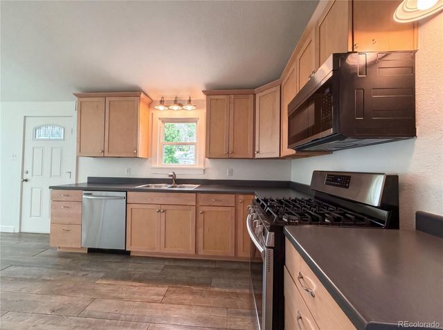 433 Sunnyside Lane, Longmont, CO 80504