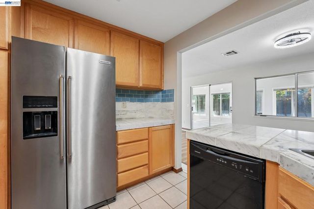 370 Stageline Dr, Vallejo, CA 94591