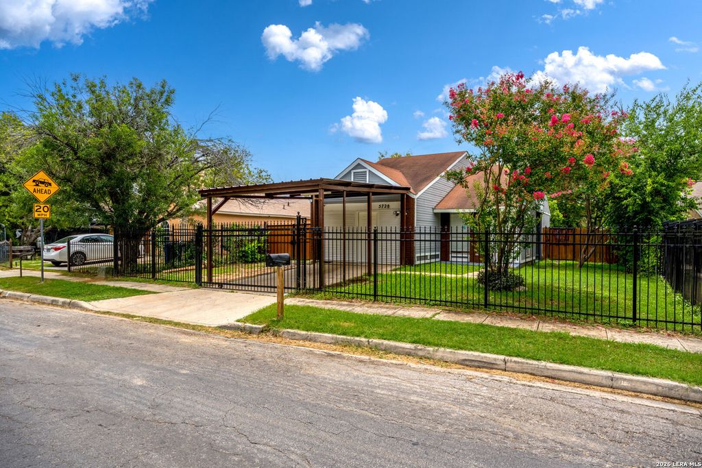 5728 HAREFIELD DR, San Antonio, TX 78228