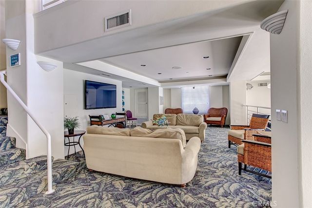 200 Pacific Coast Highway 137, Huntington Beach, CA 92648