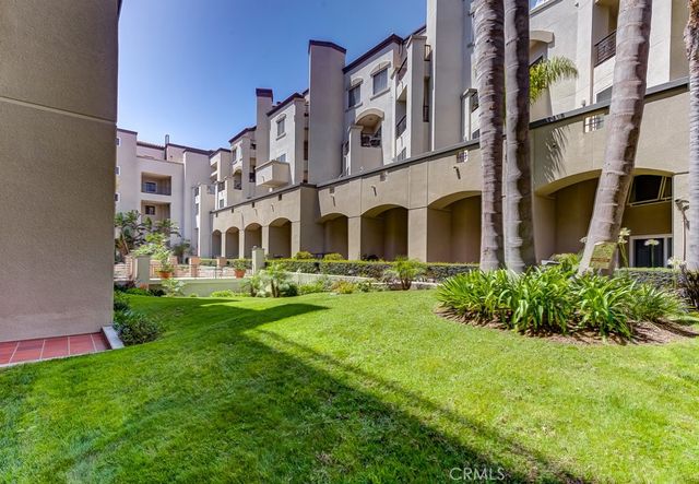 200 Pacific Coast Highway 137, Huntington Beach, CA 92648