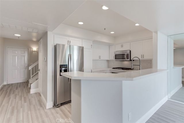 200 Pacific Coast Highway 137, Huntington Beach, CA 92648