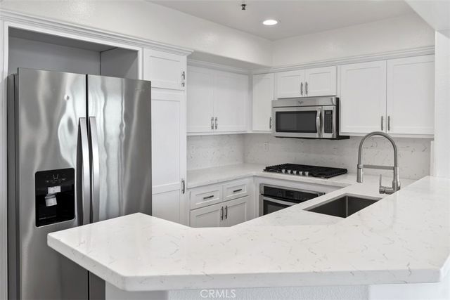 200 Pacific Coast Highway 137, Huntington Beach, CA 92648