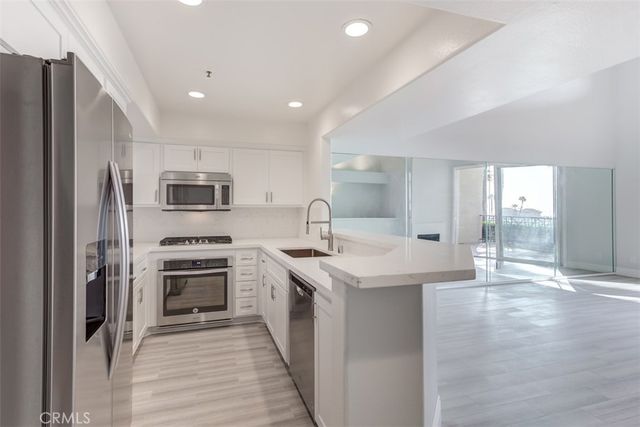 200 Pacific Coast Highway 137, Huntington Beach, CA 92648