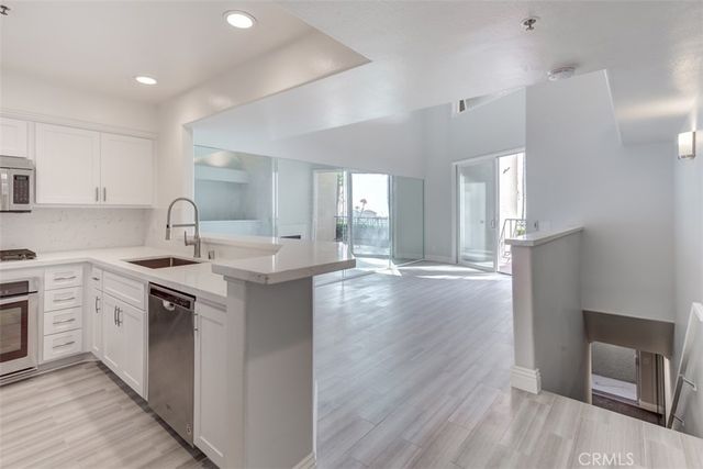 200 Pacific Coast Highway 137, Huntington Beach, CA 92648