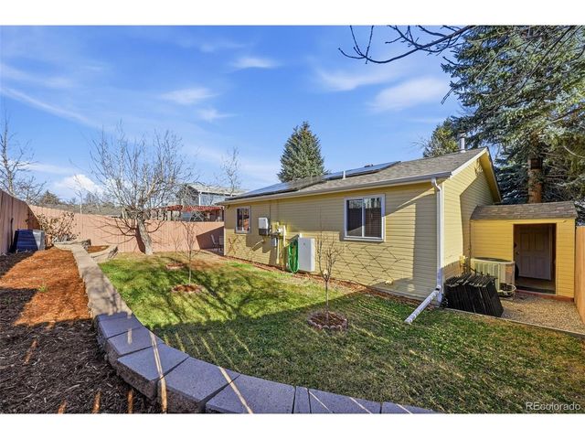 385 Lilac Cir, Louisville, CO 80027