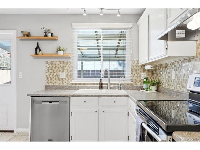 385 Lilac Cir, Louisville, CO 80027