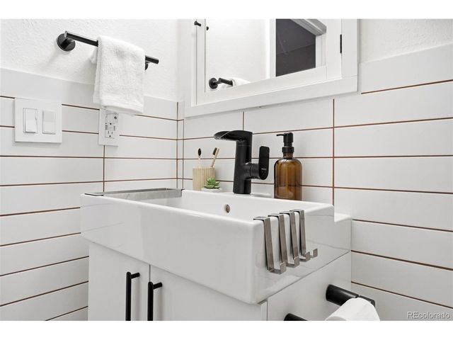 385 Lilac Cir, Louisville, CO 80027