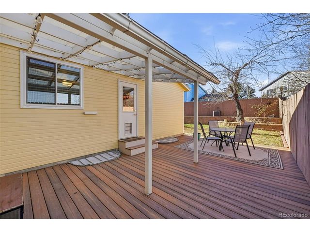 385 Lilac Cir, Louisville, CO 80027