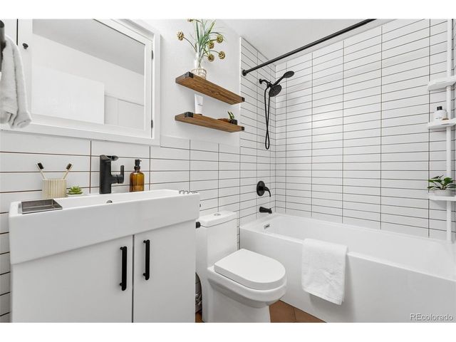 385 Lilac Cir, Louisville, CO 80027