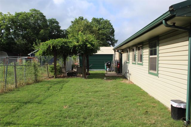 402 Cleveland Street, Bailey, TX 75452