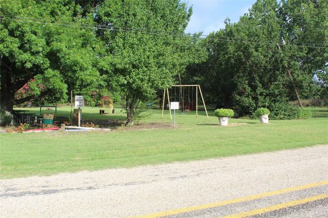 402 Cleveland Street, Bailey, TX 75452