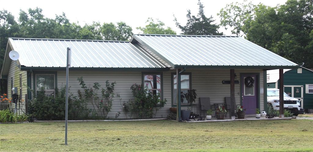 402 Cleveland Street, Bailey, TX 75452