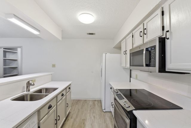 2402 Sycamore Avenue B1, Huntsville, TX 77340