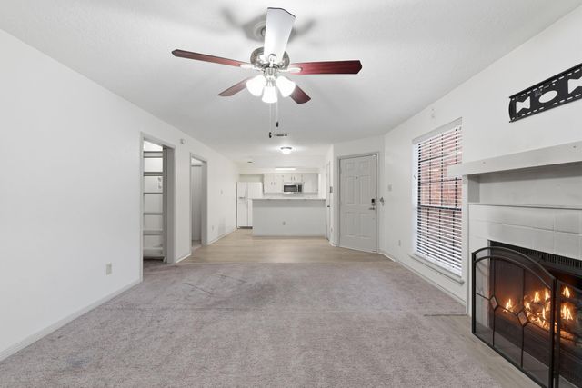 2402 Sycamore Avenue B1, Huntsville, TX 77340