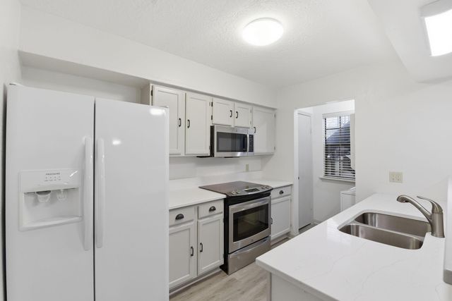 2402 Sycamore Avenue B1, Huntsville, TX 77340