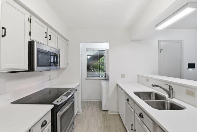2402 Sycamore Avenue B1, Huntsville, TX 77340